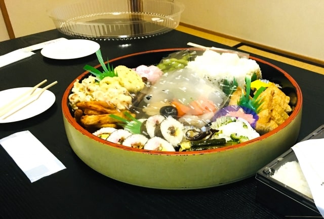 通夜振る舞いの画像